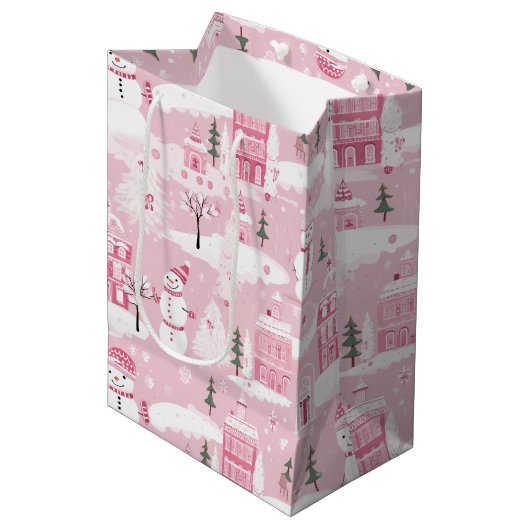 Pink Village Snowy Christmas  Medium Cadeauzakje (Voorkant Gekanteld)