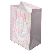 Pink Vintage Fancy Floral Birthday Party Favors Medium Cadeauzakje (Voorkant Gekanteld)
