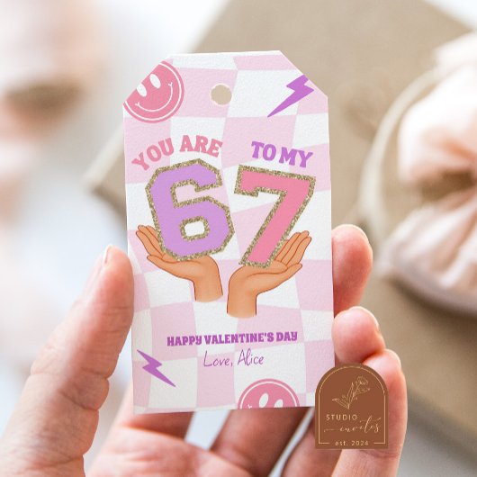 Pink Wavy Retro 67 Valentine Tag Cadeaulabel