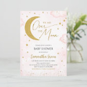 Pink We Are Over The Moon Baby shower Invitation Kaart (Staand voorkant)