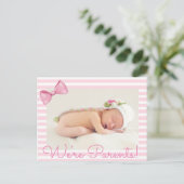 Pink We're Parents Baby Geboorte Aankondiging (Staand voorkant)