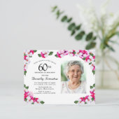 Pink White Floral 60th Birthday Uitnodiging Briefkaart (Staand voorkant)