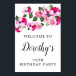 Pink White Floral 70th Birthday Party Welcome Poster<br><div class="desc">Een prachtig roze waterverf met roze roze en witte wand aan de bovenzijde van het scherm. De naam van de verjaardagsberoemde wordt geschreven in een zeer  en vrouwelijk manuscript. Twee lijnen boven en onder laten u uw welkome bericht aanpassen.</div>