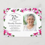 Pink White Floral 70th Birthday Uitnodiging Briefkaart<br><div class="desc">Mooie roze en witte paniekjes worden in donkergroene bladeren genaaid. De viering van de 70ste verjaardag en de naam van de persoon staan in een grote tekst. Er is meer ruimte op de rug van het briefkaart om een speciale boodschap aan uw gasten te creëer. Alle tekst kan worden bewerkt....</div>