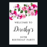 Pink White Floral 90th Birthday Party Welcome Poster<br><div class="desc">Een prachtig roze waterverf met roze roze en witte wand aan de bovenzijde van het scherm. De naam van de verjaardagsberoemde wordt geschreven in een zeer  en vrouwelijk manuscript. Twee lijnen boven en onder laten u uw welkome bericht aanpassen.</div>