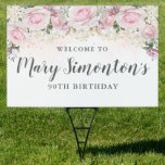 Pink White Floral 90th Birthday Party Welcome Yard Tuinbord<br><div class="desc">Robuust en elegant. Blush roze rozen,  witte hydrangea bloemen en veel groen,  bladeren en wijnstokken komen samen om een prachtige bloemige grens te creëer aan de top van dit 90e verjaardagsfeestbord.</div>