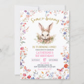 Pink Wildflower Bunny Birthday Invitation Kaart (Voorkant)
