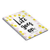 Pink & Yellow Confetti Stippen Life Goes On Script Notitieboek (Rechterzijde)