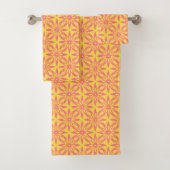 Pink Yellow Flower Seamless Pattern Bad Handdoek (Insitu)