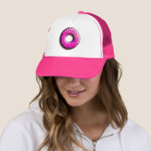 Pinky Donut met kleurrijke sproinkles en jouw idee Trucker Pet (In situ)