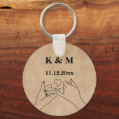 Pinky Promise Custom Couple Monogram en Datum Sleutelhanger (Voorkant)