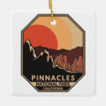 Pinnacles National Park Minimal Retro Emblem Keramisch Ornament<br><div class="desc">Het vectorkunstwerk van de pinnacles ontwerp. Het park is een Amerikaans nationaal park ter bescherming van een berggebied ten oosten van de Salinas Valley in Centraal-Californië.</div>