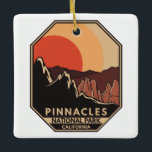 Pinnacles National Park Minimal Retro Emblem Keramisch Ornament<br><div class="desc">Het vectorkunstwerk van de pinnacles ontwerp. Het park is een Amerikaans nationaal park ter bescherming van een berggebied ten oosten van de Salinas Valley in Centraal-Californië.</div>