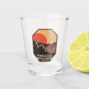 Pinnacles National Park Minimal Retro Emblem Shot Glas