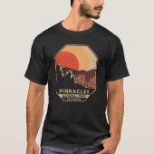 Pinnacles National Park Minimal Retro Emblem T-shirt (Voorkant)