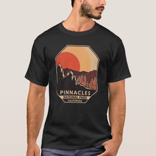 Pinnacles National Park Minimal Retro Emblem T-shirt (Voorkant)