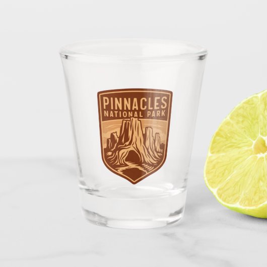 Pinnacles National Park Reizen Embleem Shot Glas (Voorkant)