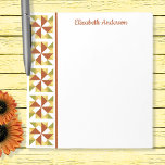Pinrad Quilt Block Border Note Pad Notitieblok<br><div class="desc">Pas dit schattige notitieblok aan dat met een kwilt rand van het speldenwielklok met jouw naam of andere teksten wordt gedrukt. Patroon zit in de groenen, de geelten en de rode. Een ruime blanco schrijfruimte voor al uw lijsten, kleine schetsen of andere dagelijkse notities. Leuk gepersonaliseerd cadeau voor een liefhebber...</div>