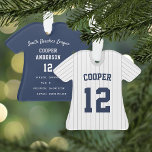 Pinstripe Baseball Jersey Player Stats Ornament<br><div class="desc">Herinneer een geweldige seizoen voor je favoriete honkbalspeler met dit coole aangepaste ornament met grijze instripes en blauw jachtblad. Personaliseer de voorzijde met de naam en het aantal van de speler, en voeg meer details aan de rug toe, met inbegrip van de team of de liga naam, het seizoen, de...</div>