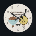 Pinto Beans & CornBrood Beste Vriendenklok Ronde Klok<br><div class="desc">Een klok met een afbeelding van een oranje fiets. Personaliseer met jouw naam.</div>