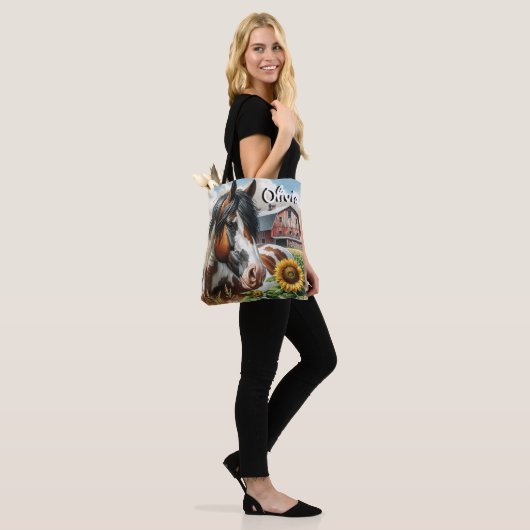  Pinto Brown en White Horse op rustiek Boerderij Tote Bag (Op model)