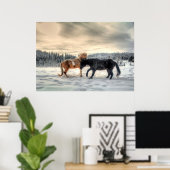 Pinto en Percheron Stallions Horse About in sneeuw Poster (Thuiskantoor)