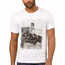 PINUGMEISJE OP MOTORCYCLUS.