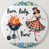 Pinup Lady Pinback Pins BBQ Grillen Ronde Button 6,0 Cm (Voorkant)