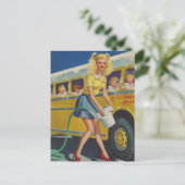 Pinup Retro Woman Washing a Yellow School Bus Briefkaart (Staand voorkant)