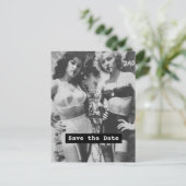 Pinup Save the Date (Twee vrouwen) Aankondigingskaart (Staand voorkant)