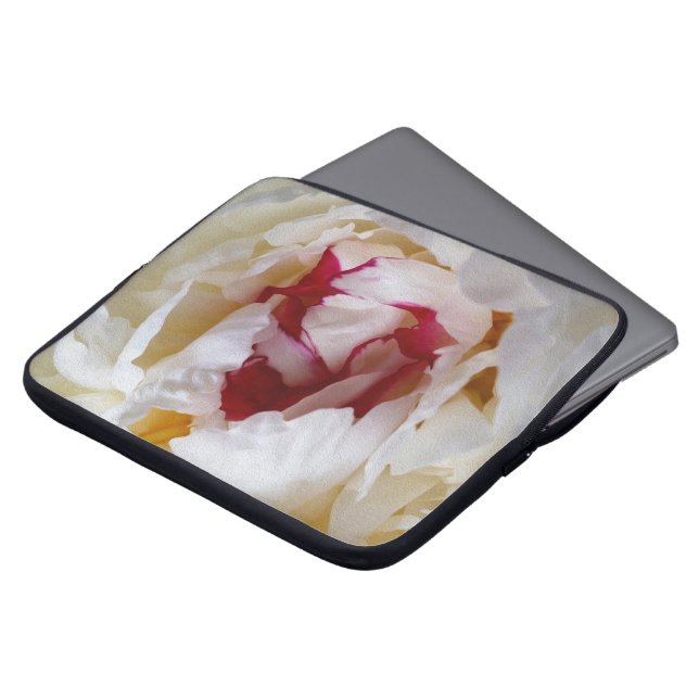 Pioenroos bloembladeren laptop sleeve (Voorkant top)
