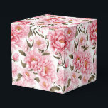 Pioenrozen Print Party Treat Box Bedankdoosjes<br><div class="desc">Feestgunstbox wordt getoond met een mooie roze pioenrozen bloemenprint. Pas dit object aan of koop het object zoals het is. Tip: voeg gewoon je geweldige traktaties toe en voeg wat feestelijk lint toe. Afbeelding onder licentie</div>