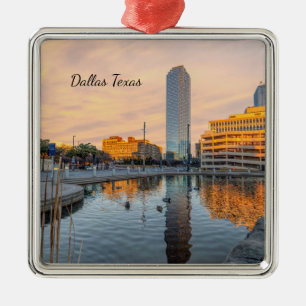 Pioneer Plaza Pond Morning Premium Metalen Ornament