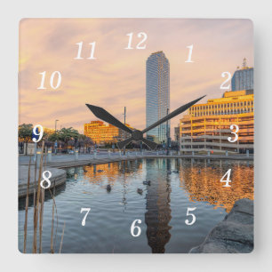 Pioneer Plaza Vijver Ochtendwandklok Vierkante Klok