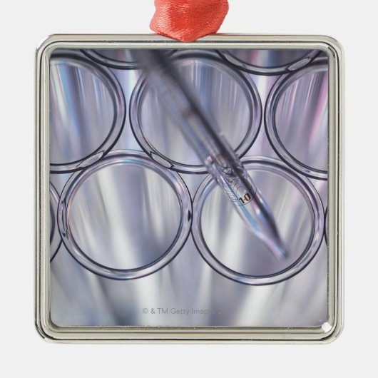 Pipet in testbuis metalen ornament (Voorkant)