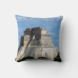Piramide van de Magicus, Uxmal, Mexico Kussen