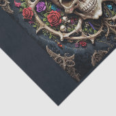Pirate bone medaillon met schedel en bloemen tissuepapier (Detail)
