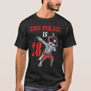 Pirate Dabbing Happy My Birthday Deze piraat is 28 T-shirt