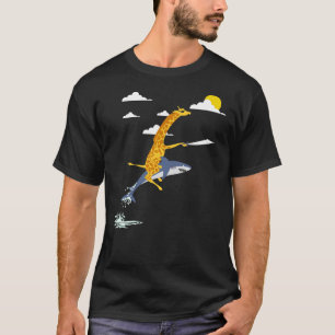 Pirate giraffe rijdt op haai t-shirt