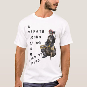 Pirate kijkt naar 40 T-Shirt