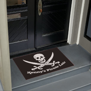 Pirate Lair Personalized Skull and Cutlasses Deurmat