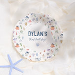 Pirate Ocean Under The Zee Boy Verjaardagsfeestje Papieren Bordje<br><div class="desc">Voeg wat plezier toe aan je verjaardagsfeestje met deze papieren borden! Dit ontwerp, dat is gemaakt om te passen bij ons Pirate Ocean Under The Zee Boy Birthday Party collectie, bevat een lijst van zeedieren, waaronder een walvis, haai, dolfijn, kwal, vis, krab, garnaal, zeester en pijlstaartrog, met piraat petten en...</div>