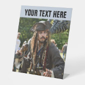 PIRATE PARTIJ VERWELKOMT PEDESTALE ZIJDE U PERSONA RECLAMEBORD MET VOETSTUK (Voorkant)