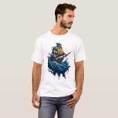 Pirate Ship in Stormy Zeeen T-shirt (Voorkant volledig)