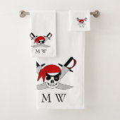 Pirate Skull And Swords Design Monogrammed Bad Handdoek (Insitu)