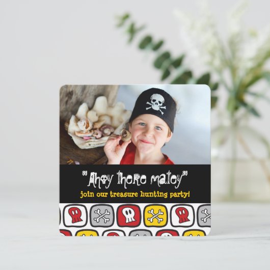 Pirate Skulls & Botten Boy Verjaardagsfeestje Uitn Kaart (Staand voorkant)