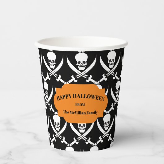 Pirate Skulls en Botten Happy Halloween Papieren Bekers (Voorkant)
