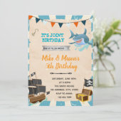 Piraten en haaien verjaardagsfeestje uitnodiging (Staand voorkant)