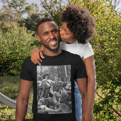 Piraten uit het verleden vechten en drinken op het t-shirt