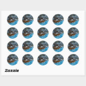 Piratenboot in storm ronde sticker (Vel)